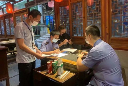 防疫不松懈，薌城區(qū)市場(chǎng)監(jiān)管局開(kāi)展餐飲服務(wù)從業(yè)人員佩戴口罩突擊檢查